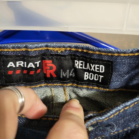 NWOT MENS ARIAT CAT 2 RELAXED BOOT CUT JEANS SZ 36/32 - Picture 4 of 8